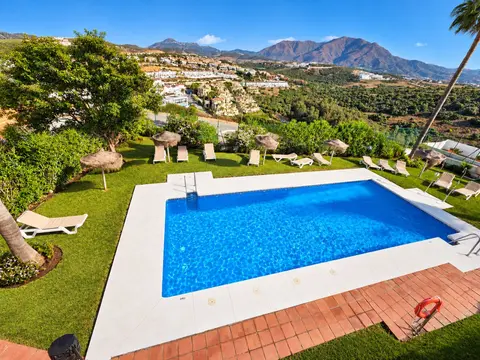 3-bedroom penthouse with sea views in Casares Playa